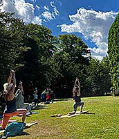 Sommerevent Yoga auf der Burgwiese