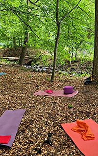 Yoga am Bach